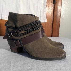 Woman’s brown zip heeled bootie